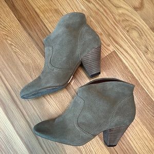 Nine West Tan Suede Bootie Women’s Size 7.5
